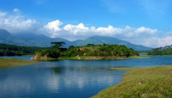Anayirangal Dam